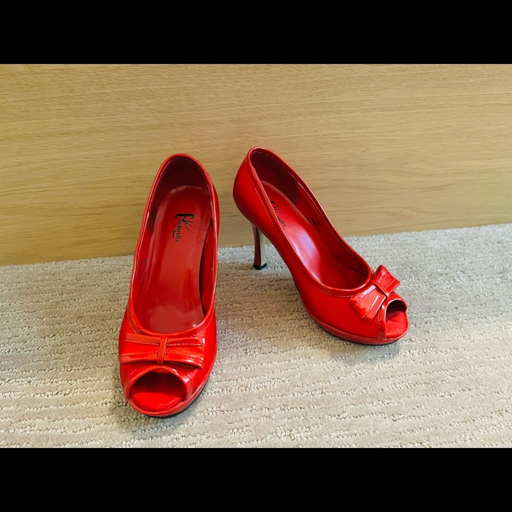 Red heels size 2 kids/4 woman’s
